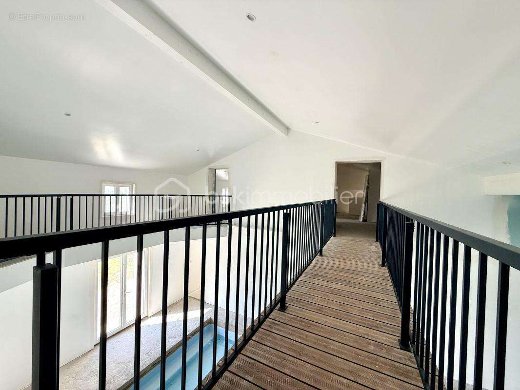 RARE – Propriété 363 m² – 10 chambres – Piscine intérieure – Idéal gîte - photo 10
