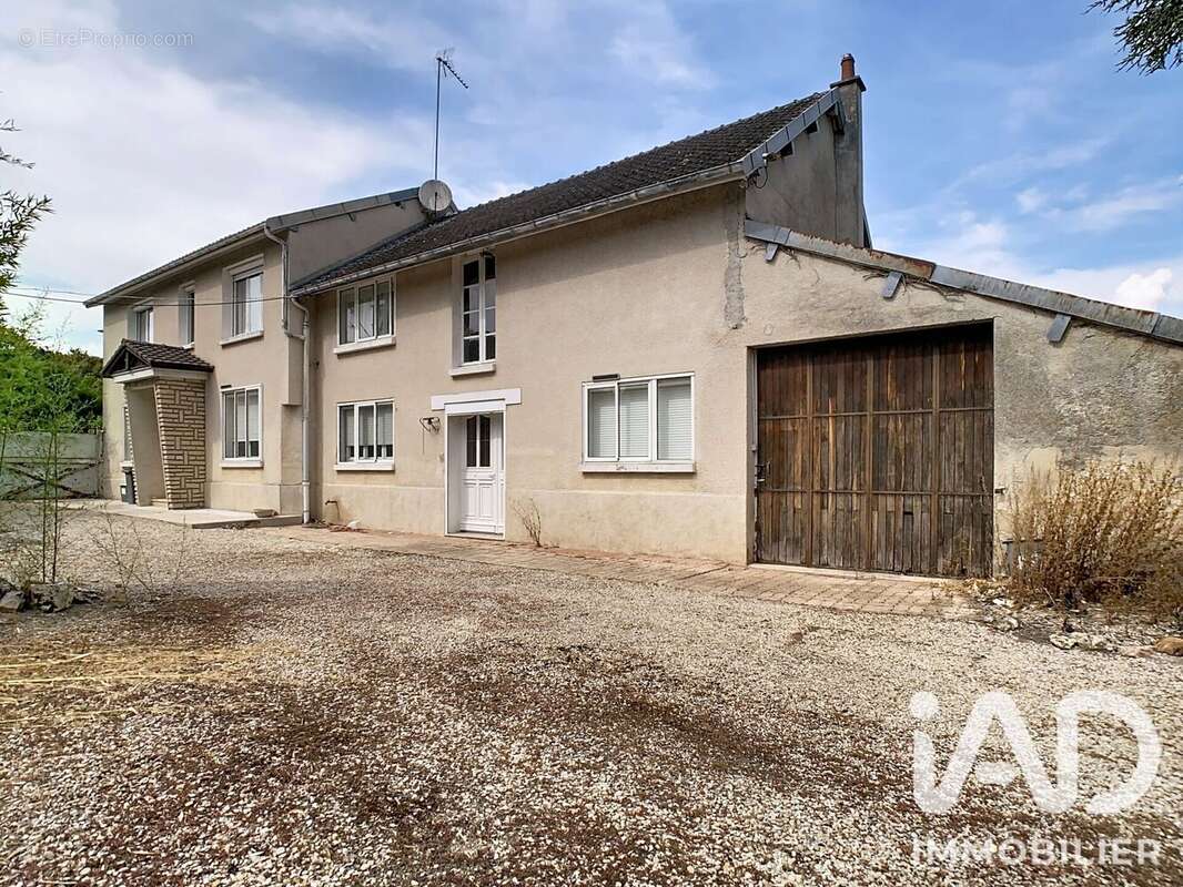 Maison 190 m² à Faux-Fresnay  - photo 2