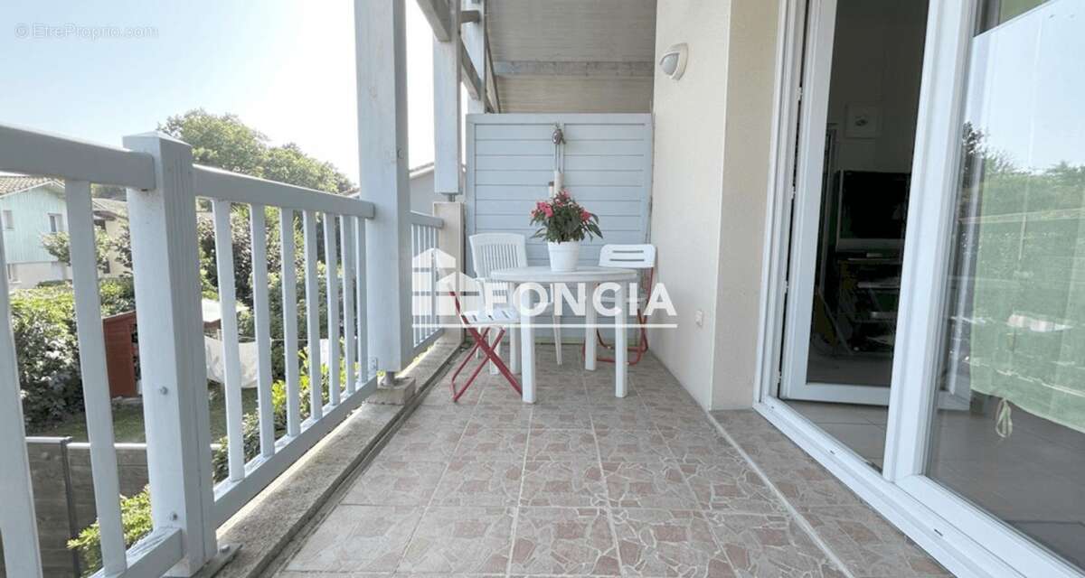 Appartement à ANGRESSE