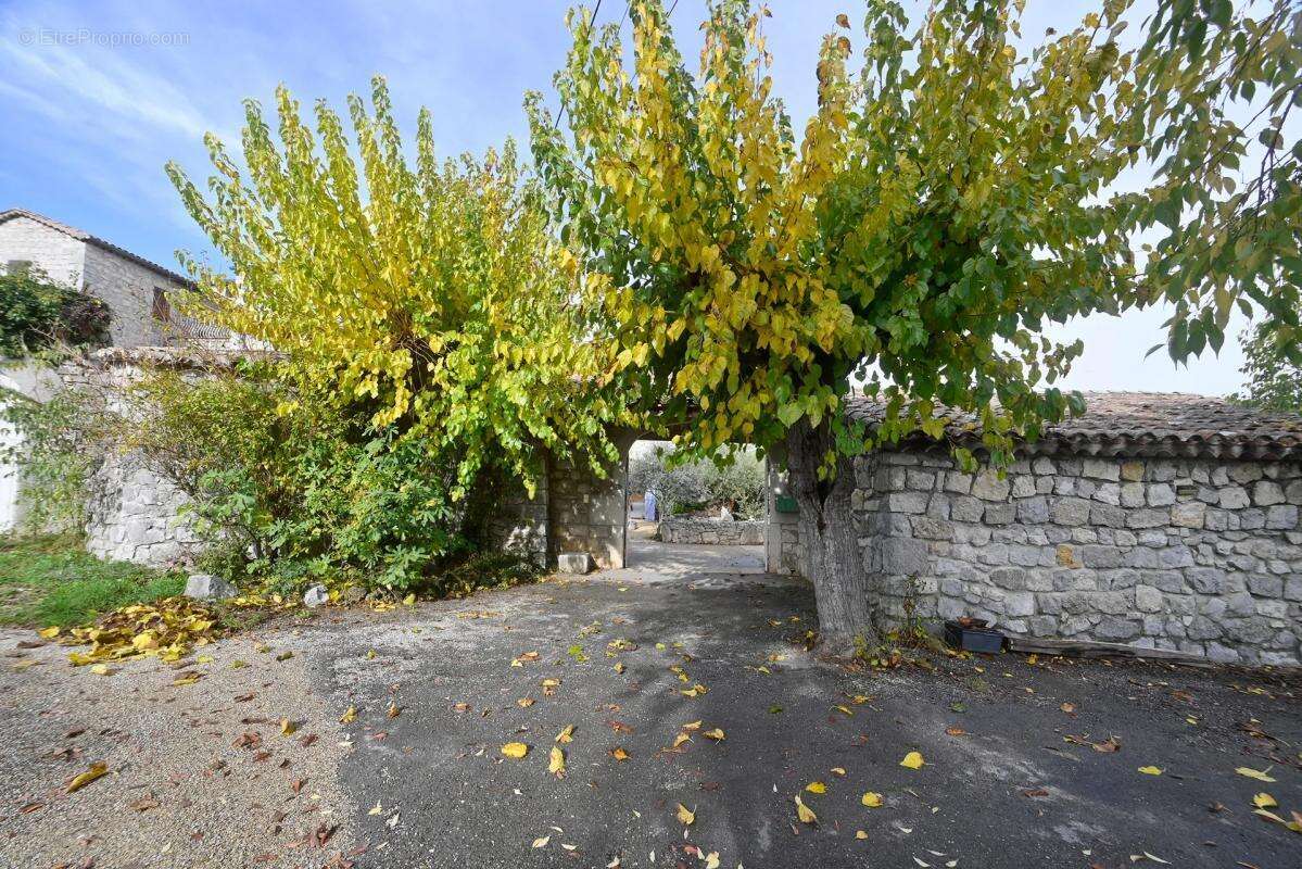 Maison à SAINT-ALBAN-AURIOLLES