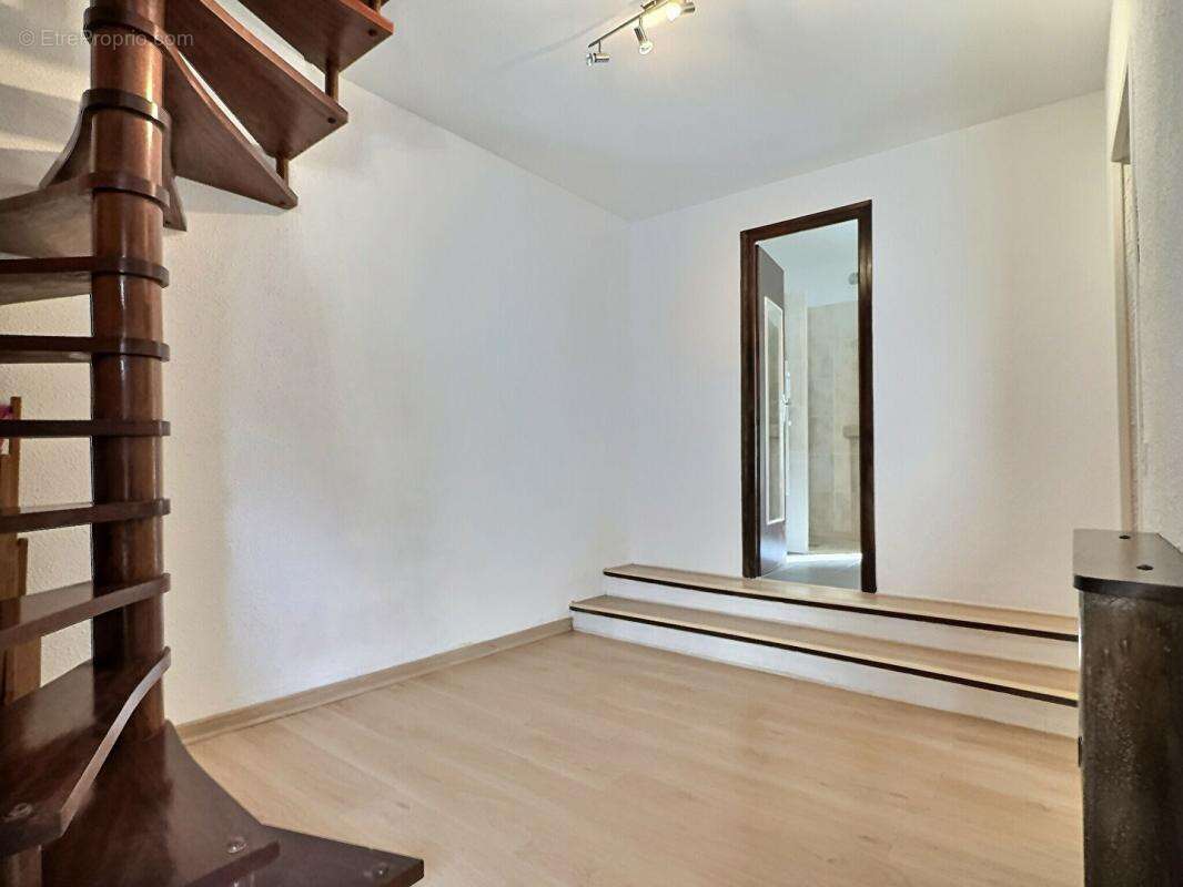 Proche Chambéry ! Propriété de charme, avec piscine et gîte, composée de deux maisons indépendantes sur 2800m2 de terrain - photo 14