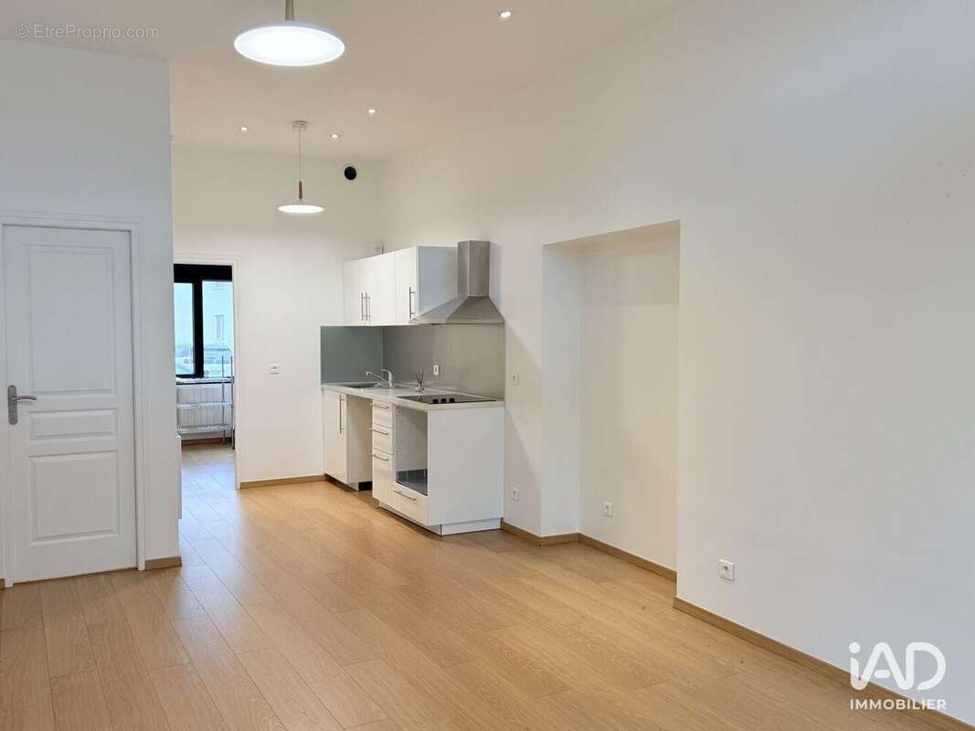 Photo 6 - Commerce à ETIOLLES