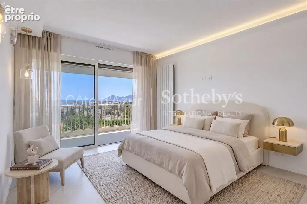 Cannes Californie, appartement rénové avec terrasse plein sud et vue panoramique sur la mer - photo 12