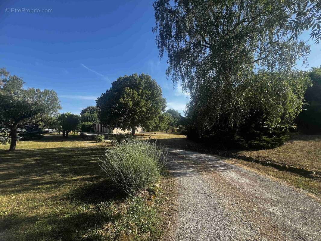 Maison 150 m² à Le Grand-Madieu  - photo 3