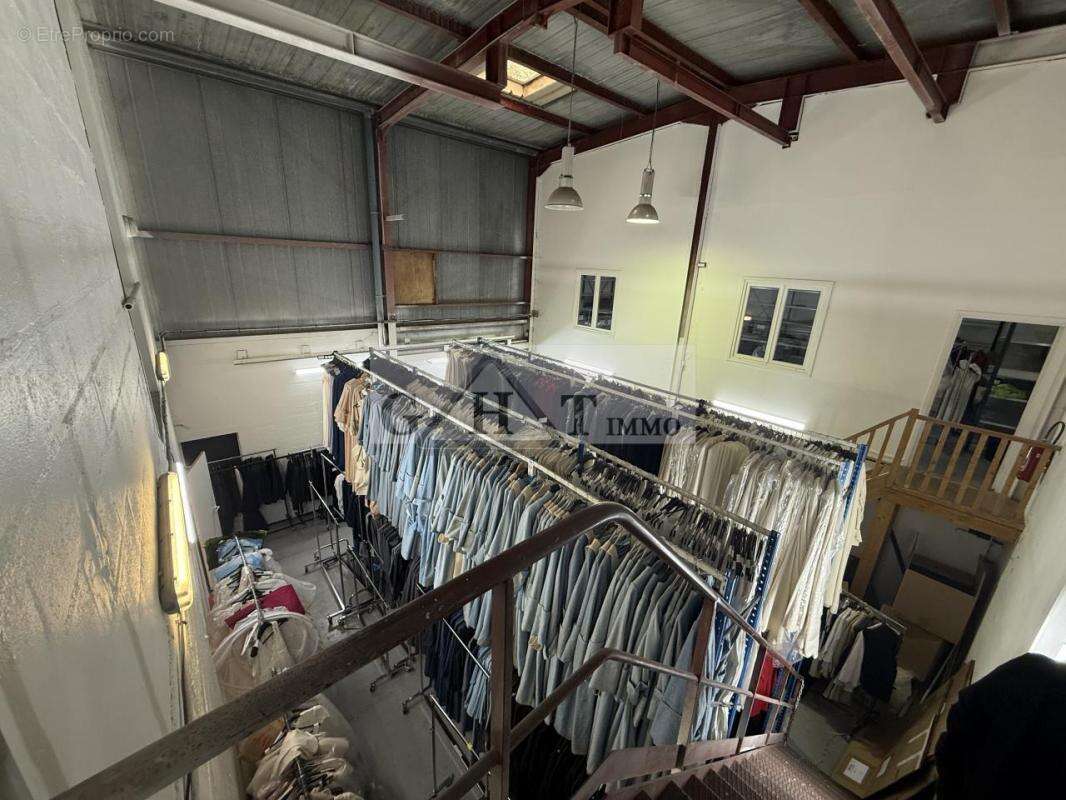 Local d'activités à vendre PANTIN 1300M2 - photo 3
