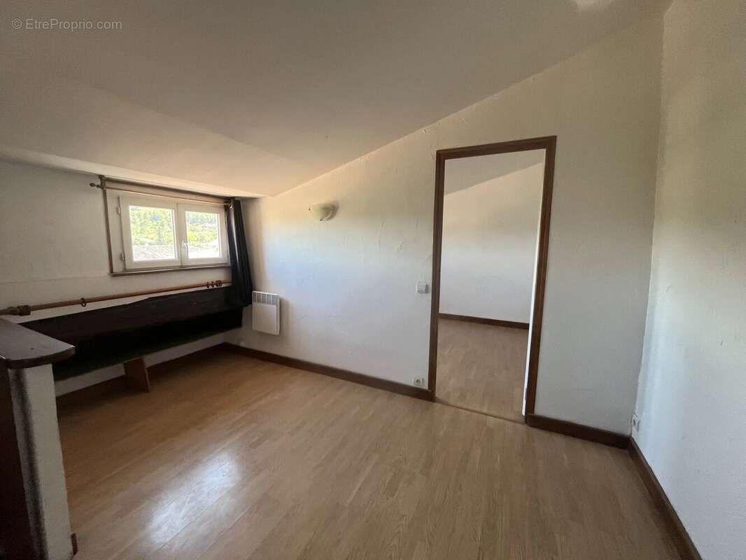 Appartement à COTIGNAC