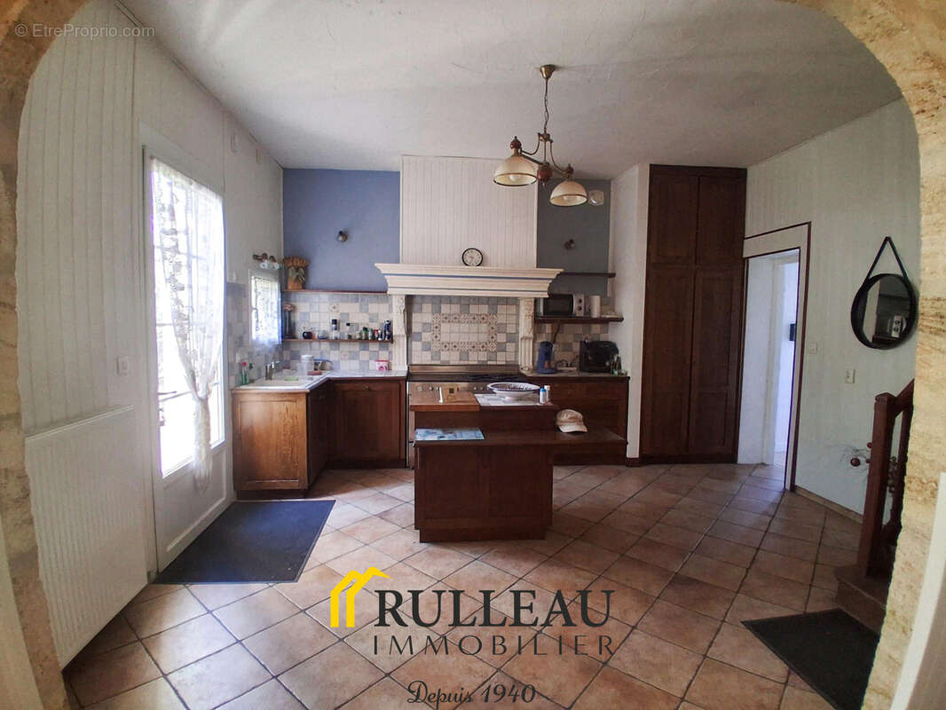 Maison en pierre 210 m2 7 pieces garage jardin piscine - photo 3