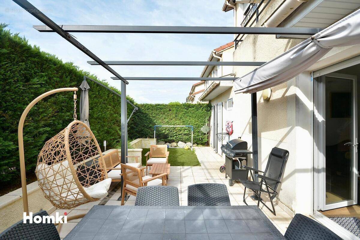 Appartement à RILLIEUX-LA-PAPE