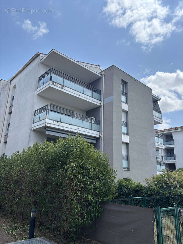Meyzieu Centre   T3 récent avec grand balcon et garage - photo 2