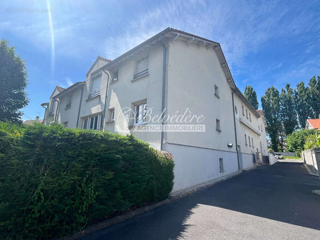 Appartement à EZANVILLE