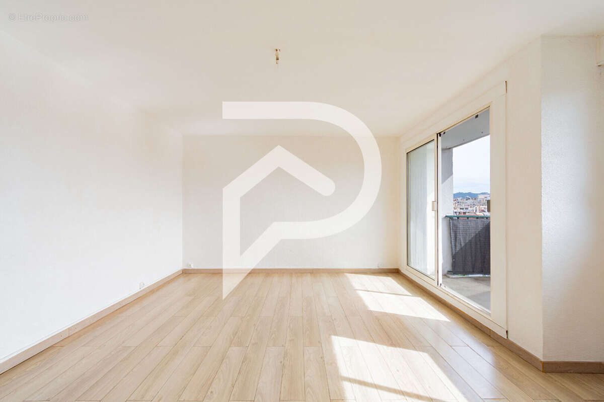 Appartement à MARSEILLE-5E
