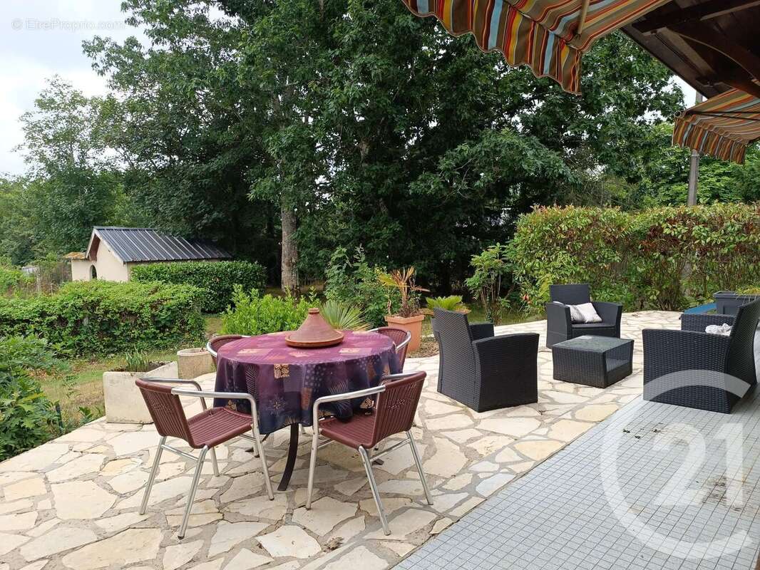 Maison à LES PEINTURES