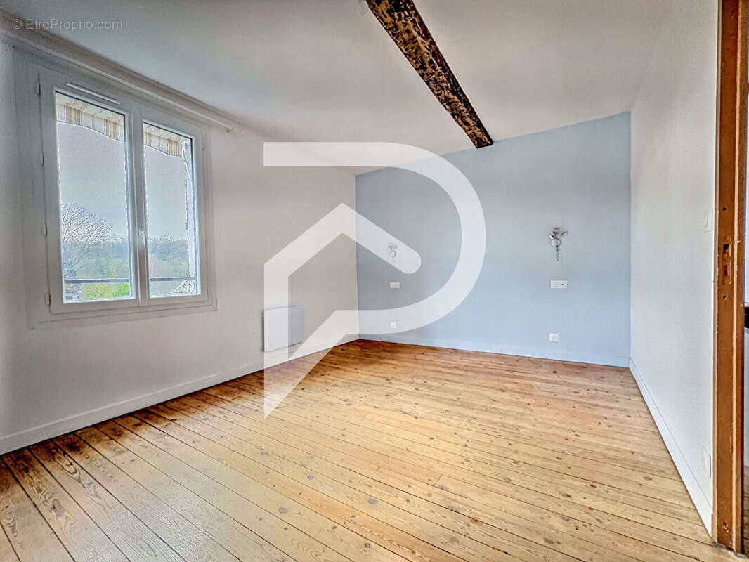 Maison à COURMELLES