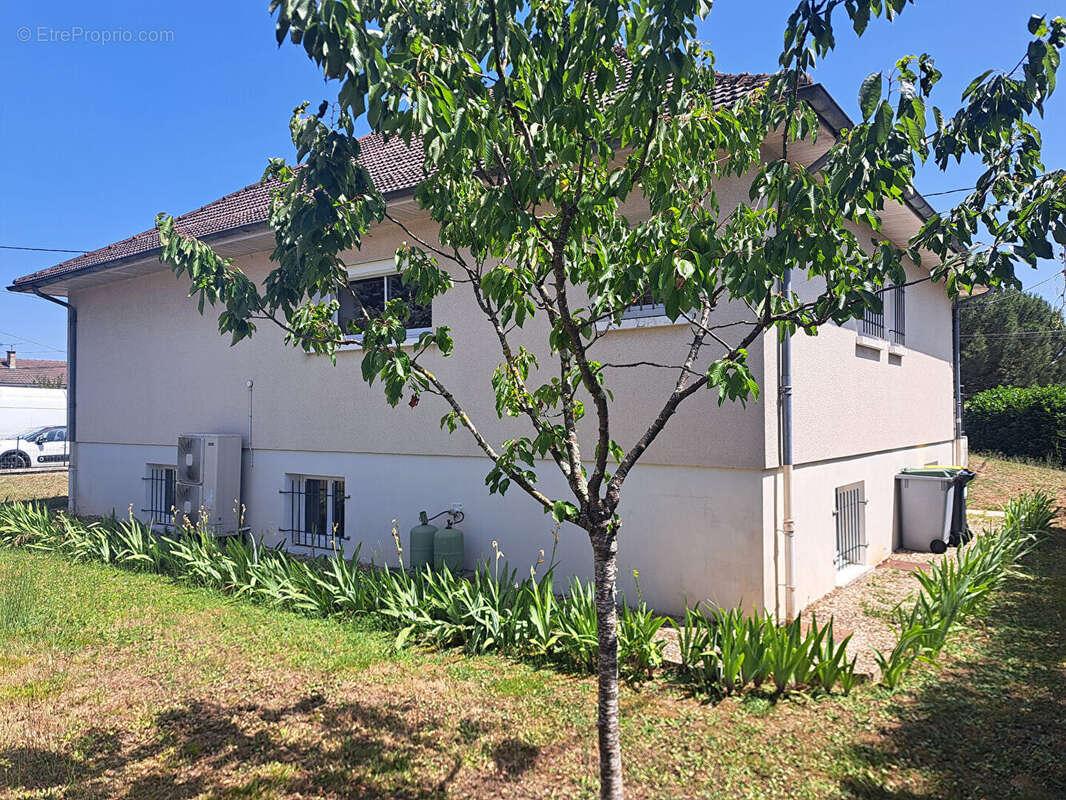 Maison à BONNEUIL-MATOURS
