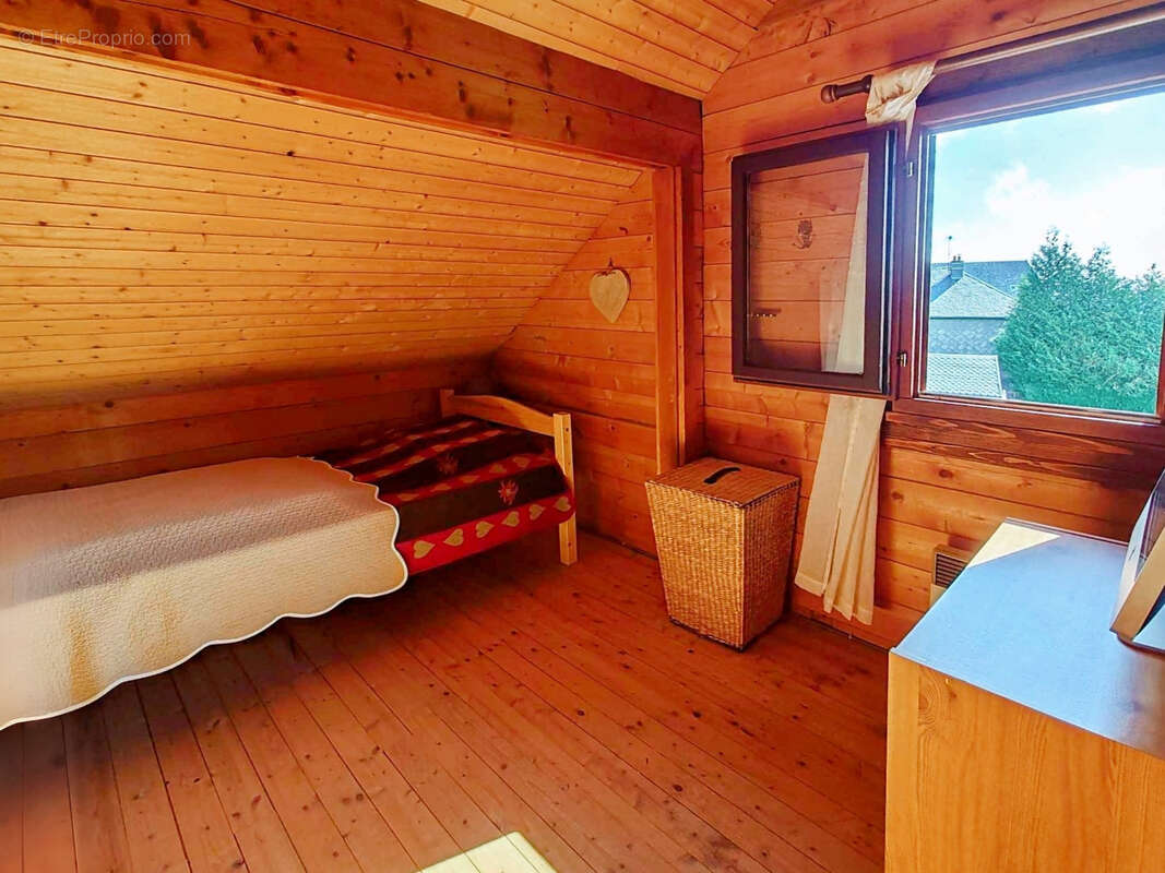 Maison à BESSE-ET-SAINT-ANASTAISE