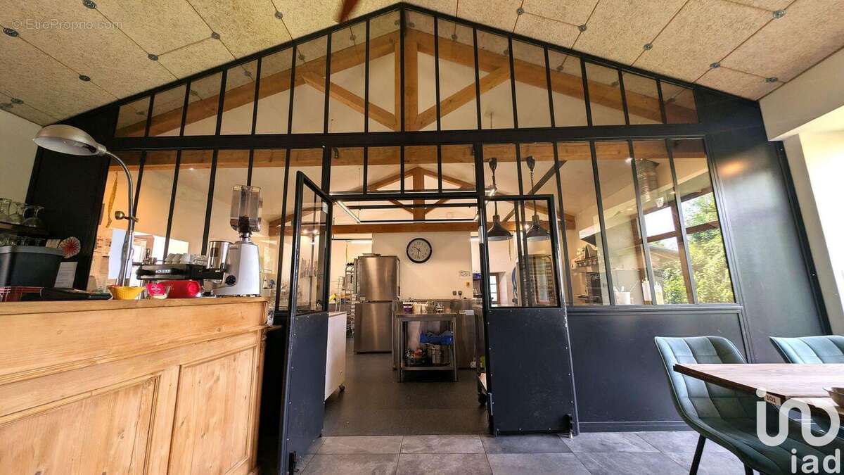 Photo 8 - Commerce à LAVOUTE-SUR-LOIRE