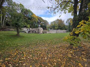 Terrain à CHARBONNIERES-LES-VARENNES