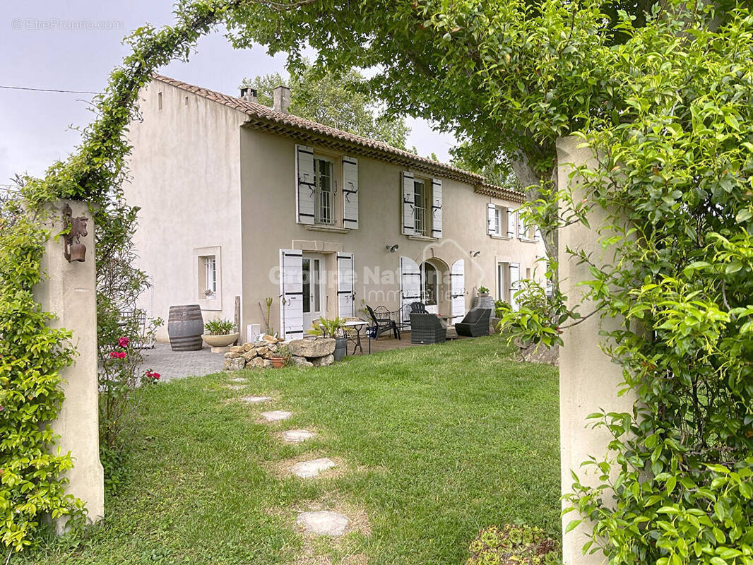 Maison à CAMARET-SUR-AIGUES