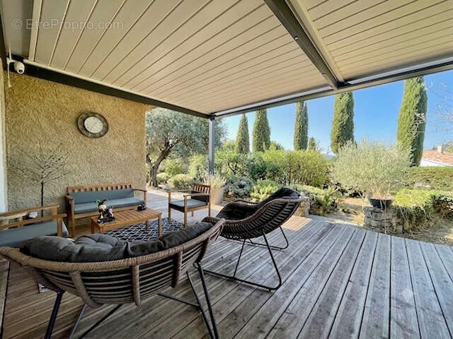 Maison familiale avec appartement et piscine sur 3020m2 de terrain - photo 15