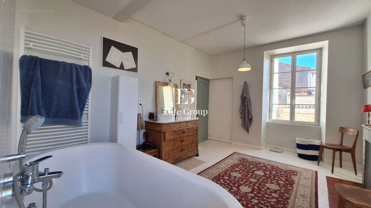 Maison à CHATEAUNEUF-SUR-CHARENTE