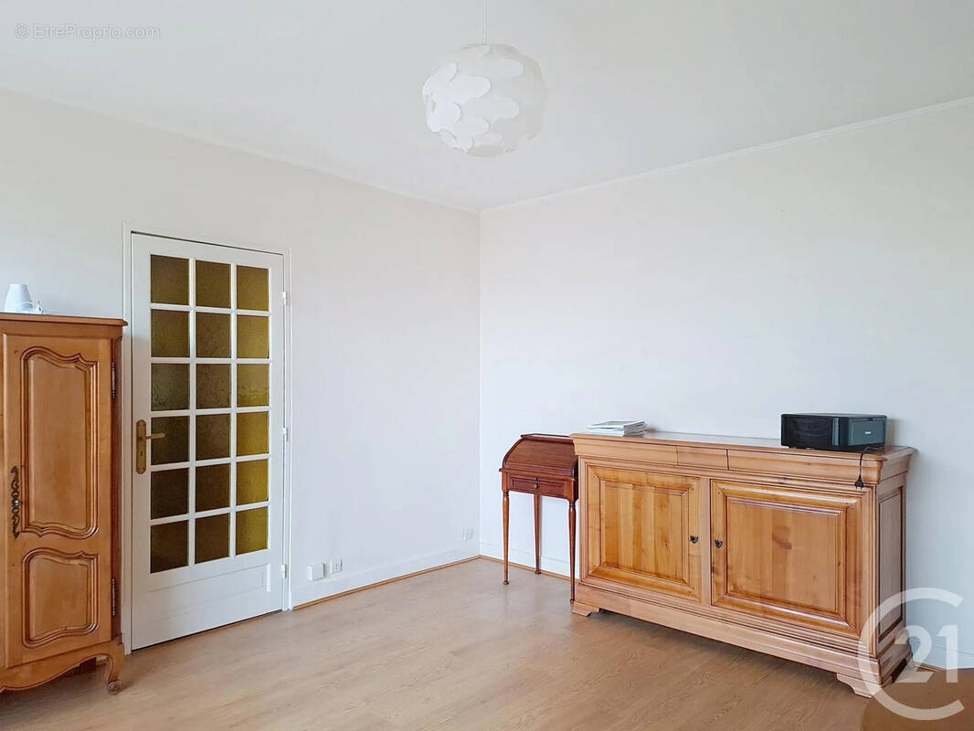 Appartement à VAUX-LE-PENIL