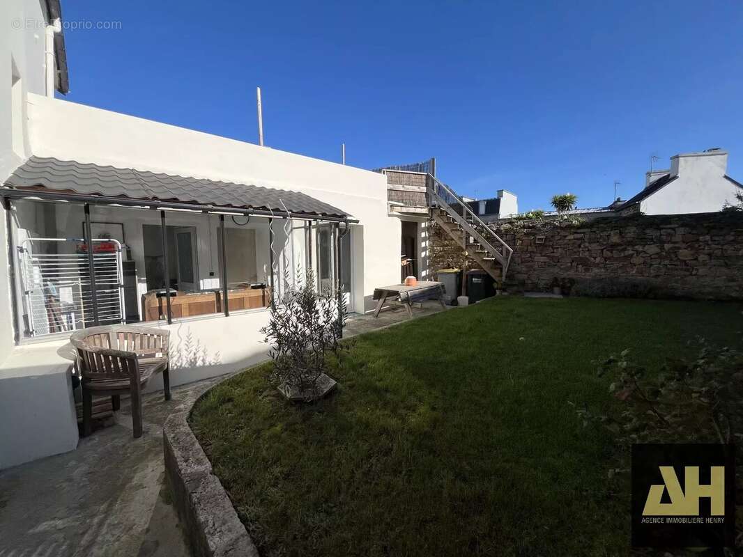 Maison à LE RELECQ-KERHUON