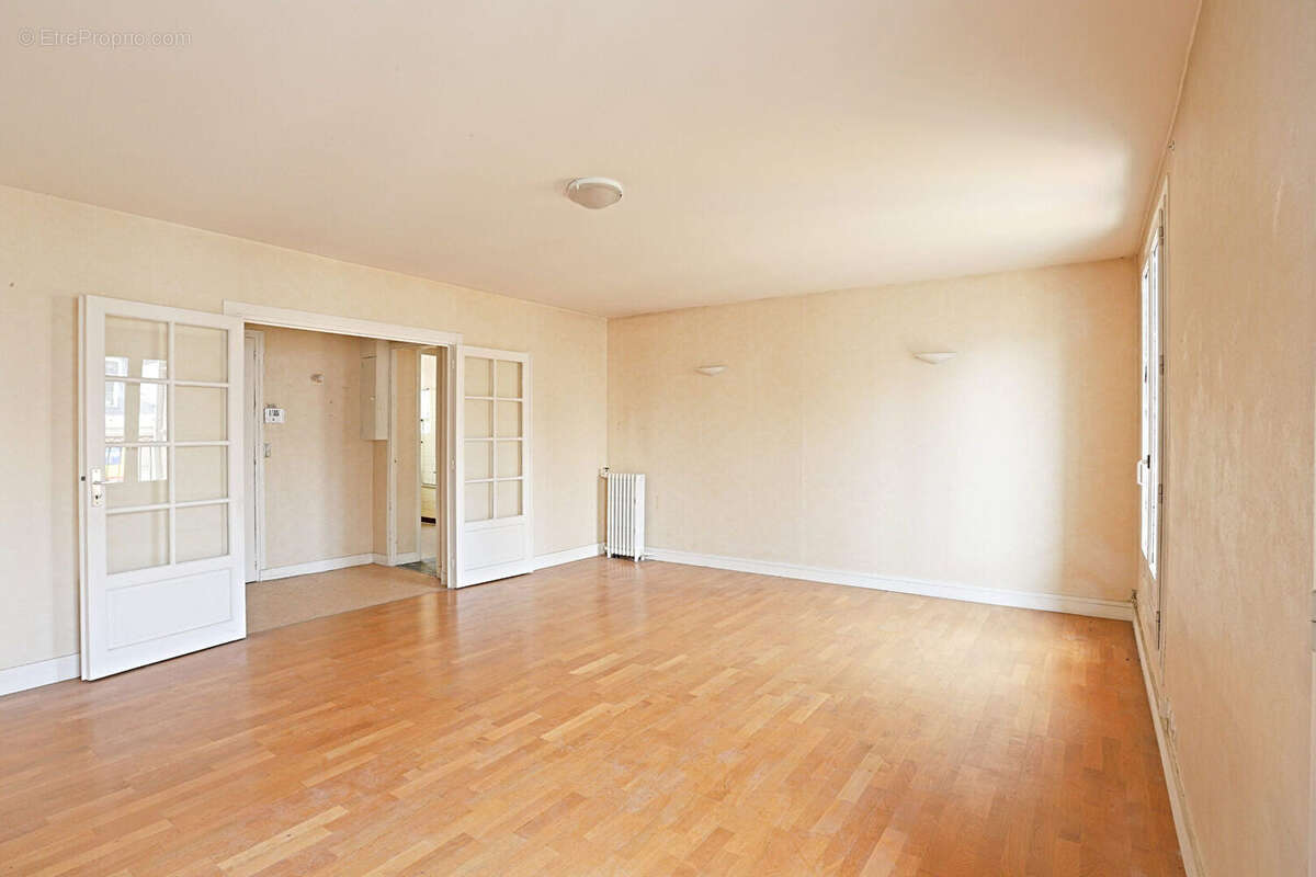 Etienne MARCEL - balcon - 2/3 Chambres - photo 4