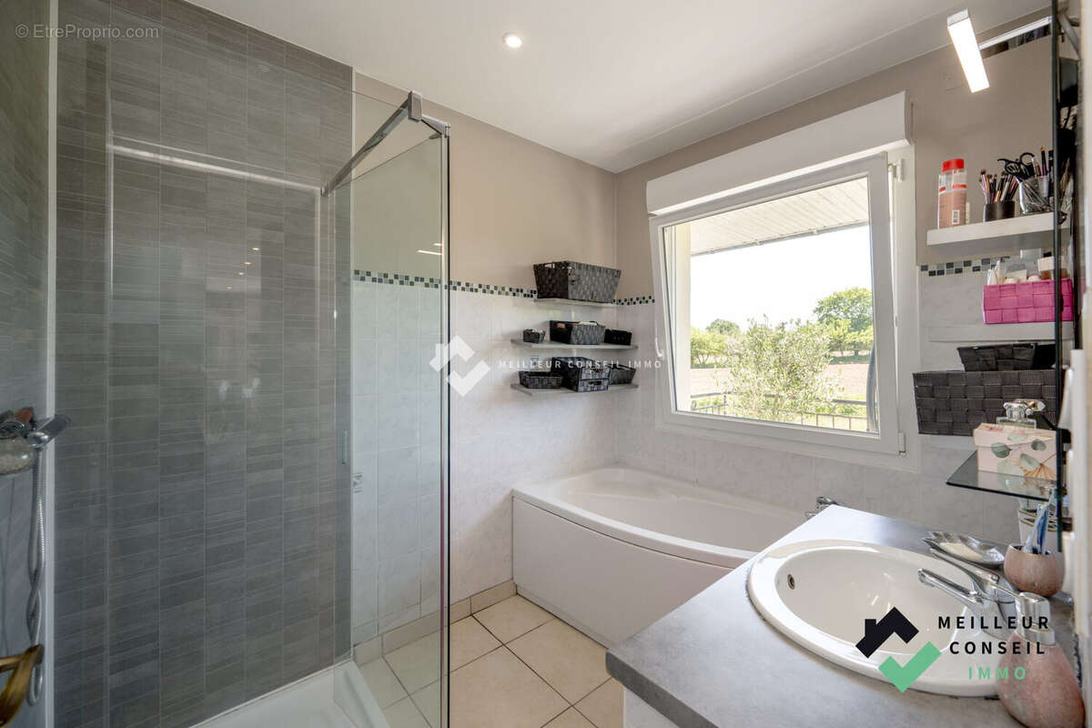 Maison 184 m² à Yffiniac  - photo 7