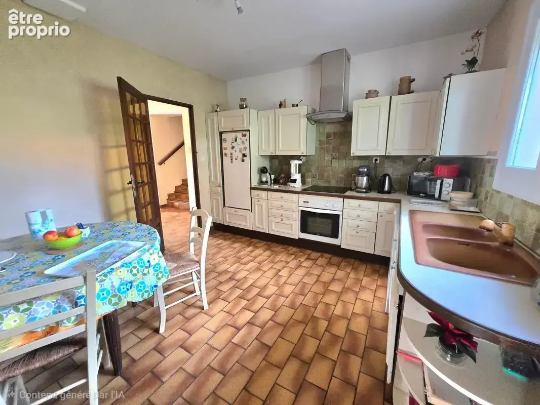 Maison familiale 127 m² avec piscine & grand terrain à Fos-sur-Mer – 4 Ch, Garage & Véranda - photo 8