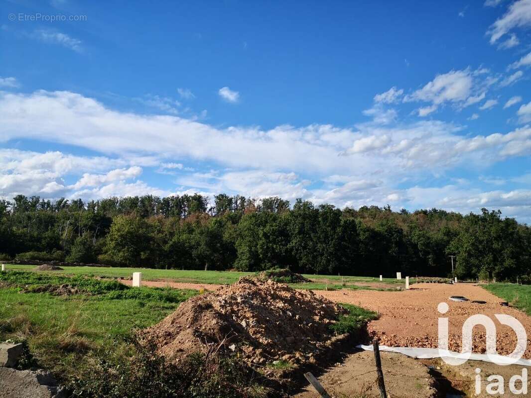 Photo 3 - Terrain à PARIGNY