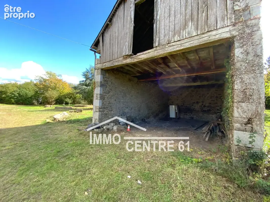 Longère à rénover et dépendances sur 5600m2 de terrain - photo 18