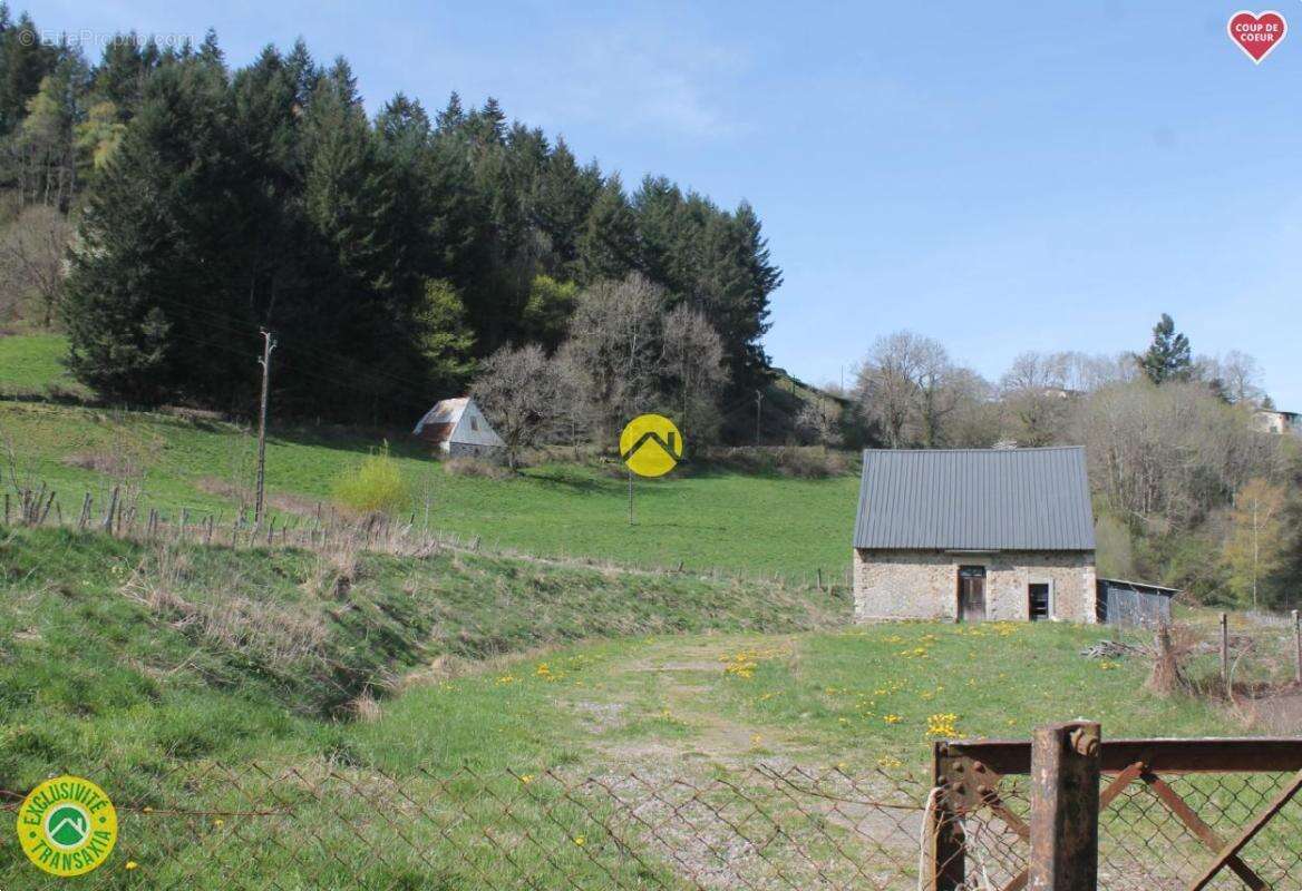 Maison à VIC-SUR-CERE