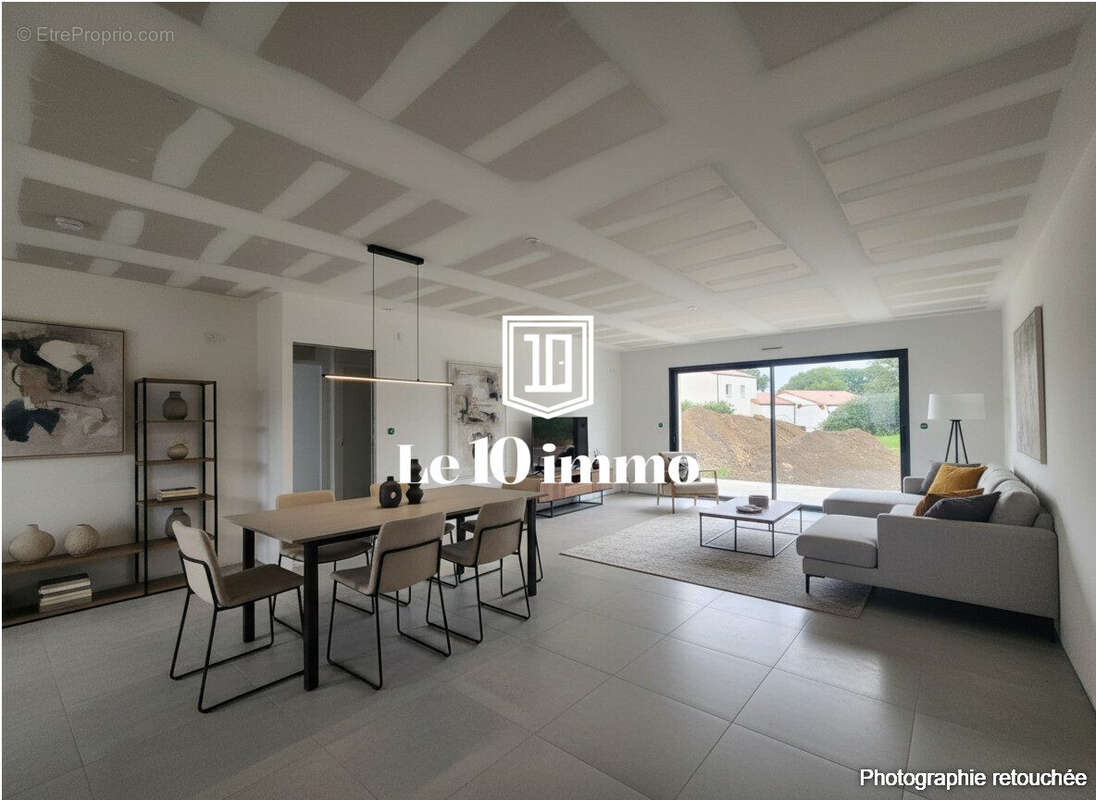 Salon Projection - Maison à LE MAY-SUR-EVRE