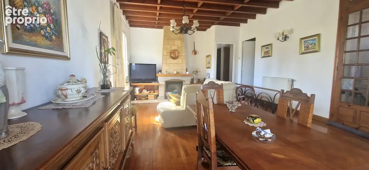 EXCLUSIVITE - ILLE SUR TET Maison de ville sur 3 faces avec jardin de 500 m2 env Bon Quartier - photo 4
