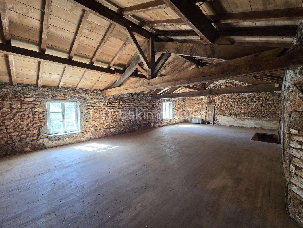 Ensemble immobilier à fort potentiel – calme, verdure et multiples dépendances - photo 20