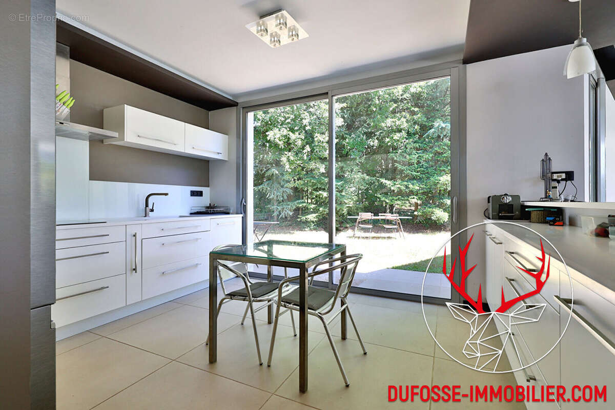 Maison à CHARBONNIERES-LES-BAINS