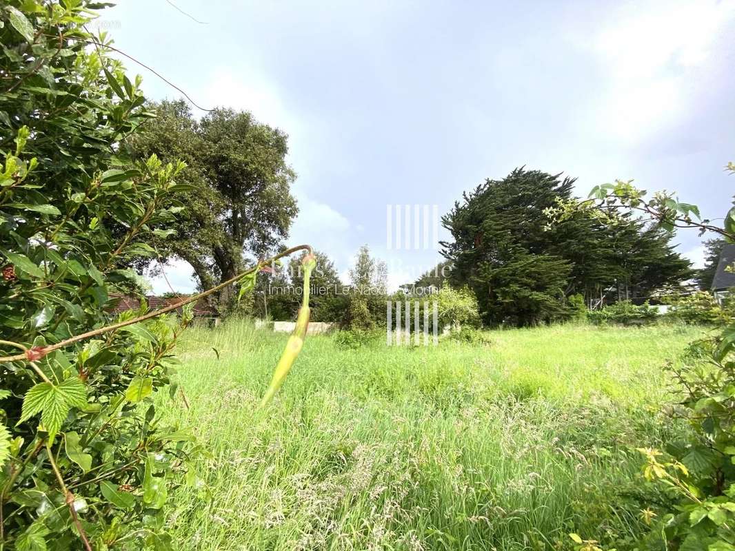 Terrain à LE POULIGUEN