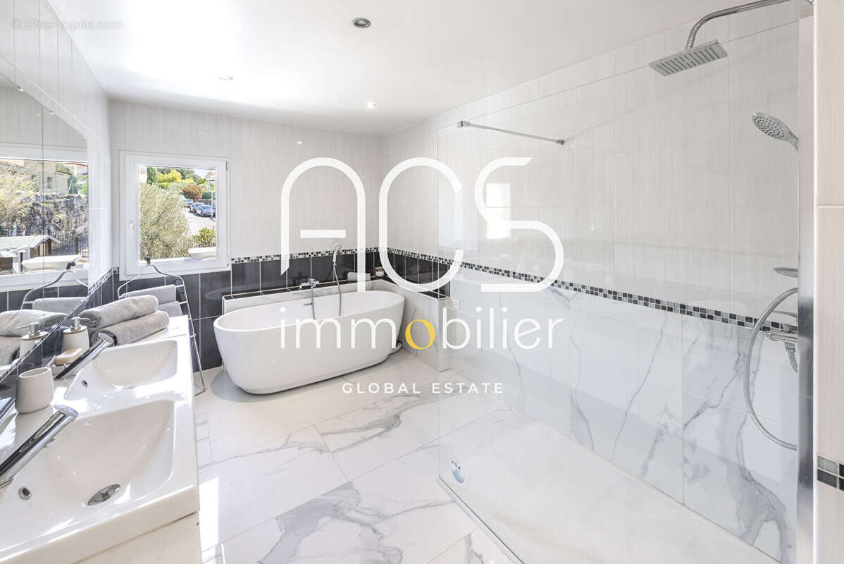 Fréjus - Villa à vendre 172 m², 4 chambres avec piscine & jacuzzi, domaine privé sécurisé - photo 16