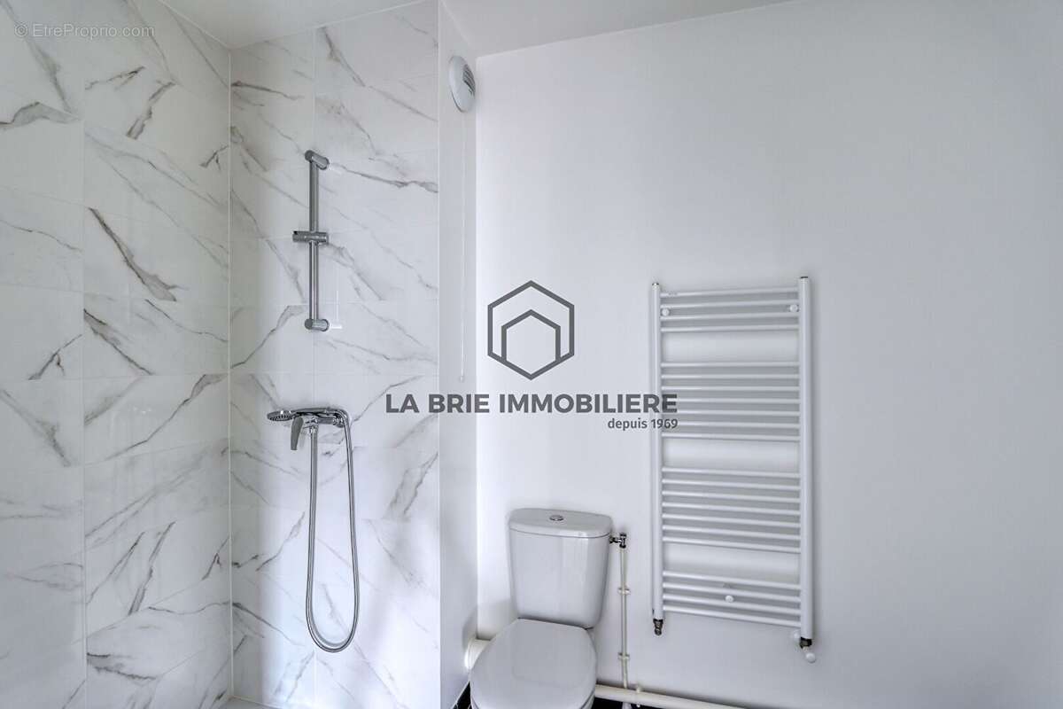 Appartement 79 m² à Emerainville  - photo 8