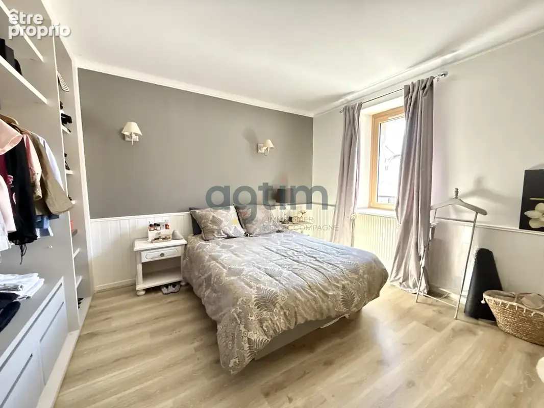 Montaigu, centre-ville, maison en pierre, 69m2 hab, 2 chambres, terrain et dépendances - photo 11