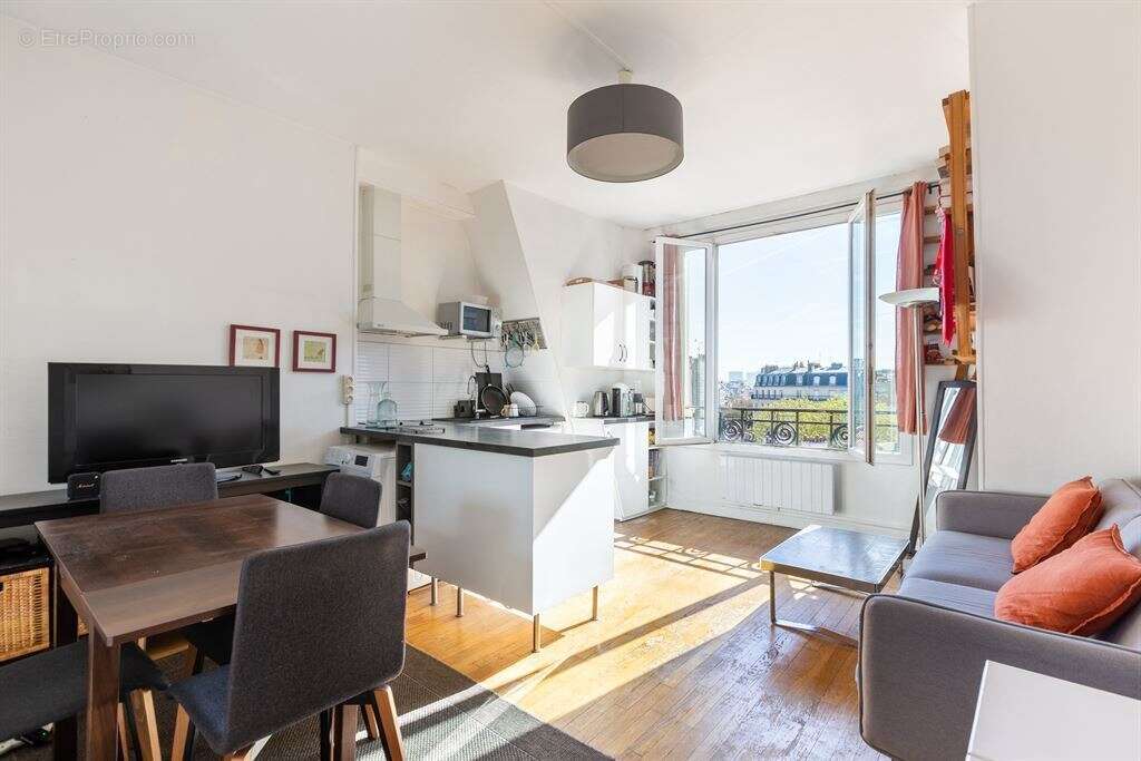 Appartement à PARIS-14E