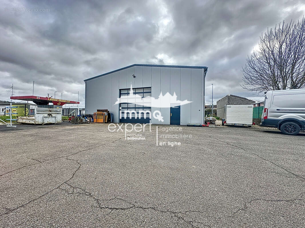 Commerce à MIRECOURT