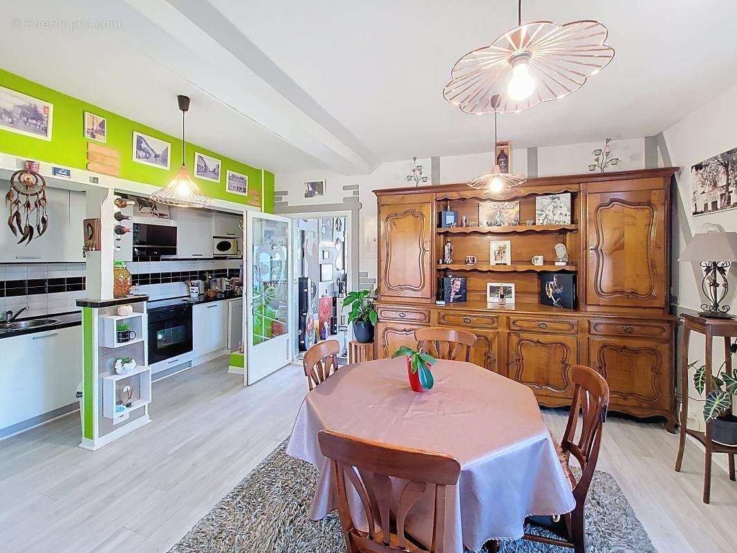 Appartement à POMAREZ