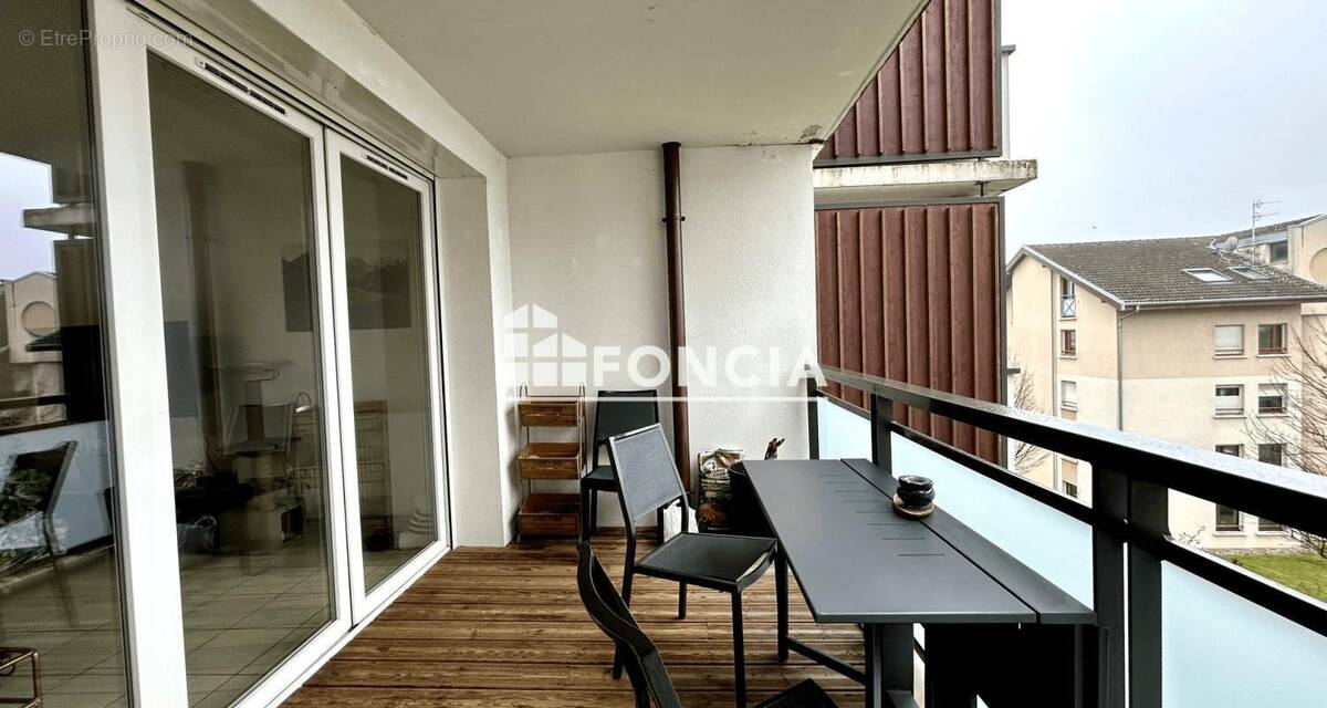 Appartement à VILLE-LA-GRAND