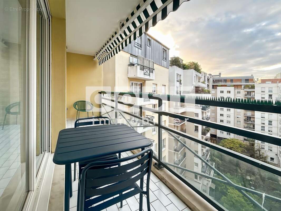 Appartement à COURBEVOIE