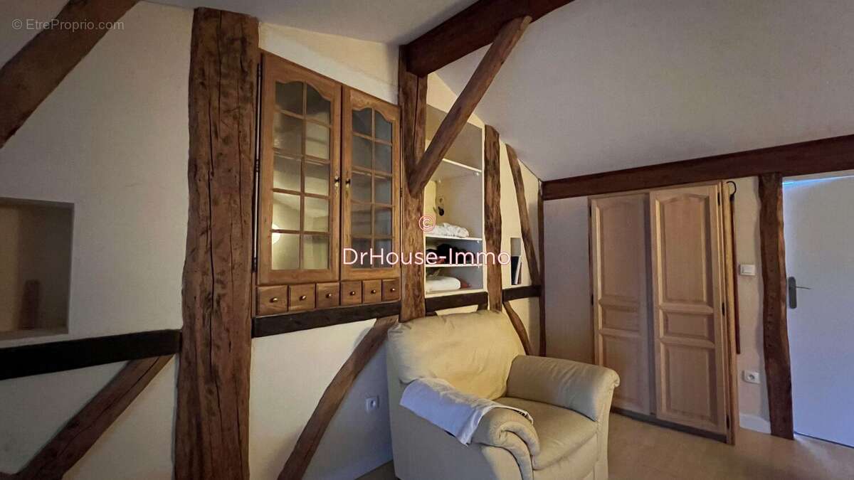 Maison 253 m² à L'isle-Jourdain  - photo 7