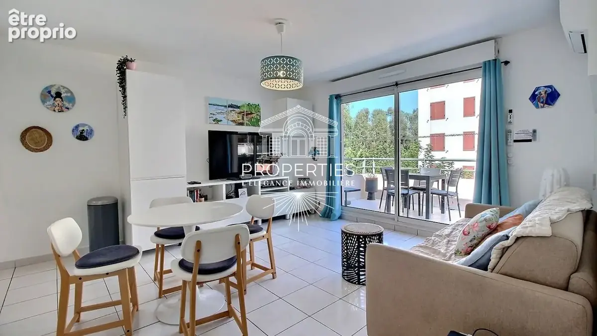 Le lavandou - le grand jardin - t2 renove - dernier etage - terrasse - parking - piscine - photo 3