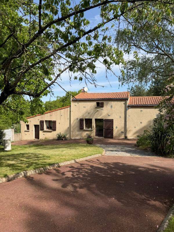 Maison à LA CHAPELLE-BASSE-MER