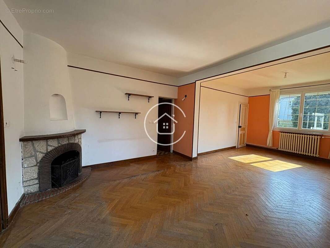 Maison à LA CHAUSSEE-SAINT-VICTOR