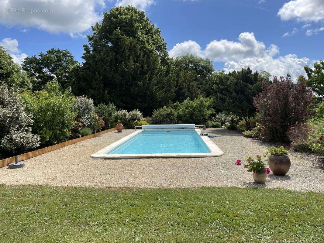 Secteur saint hilaire les places proche de nexon en haute vienne magnifique manoir du 17eme de 280 m² habitables sur 17862 m² de - photo 7